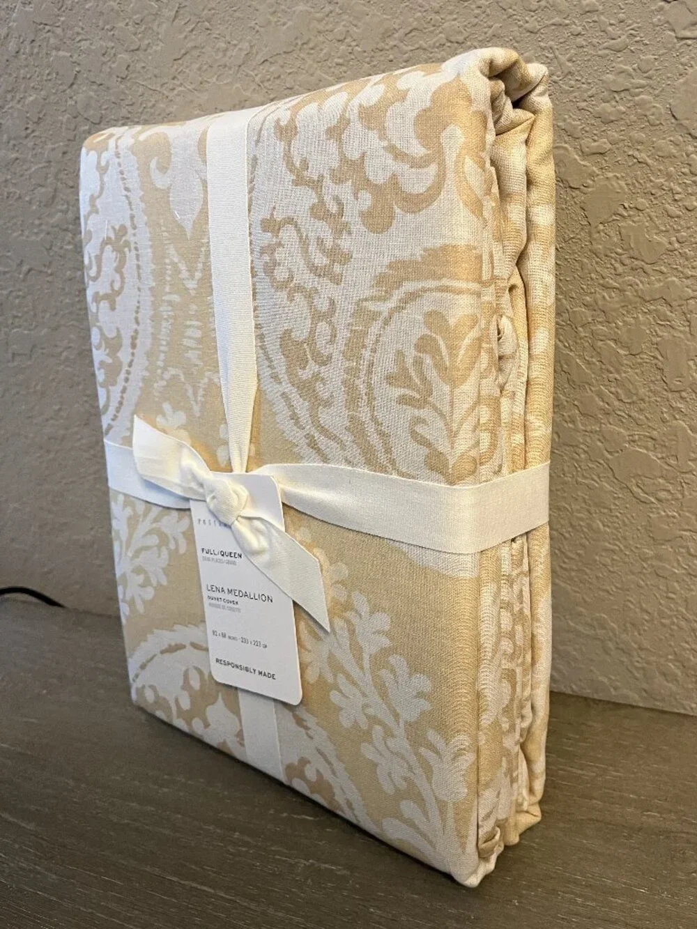 Pottery Barn Lena Medallion Full / Queen Straw Multi Duvet Cover